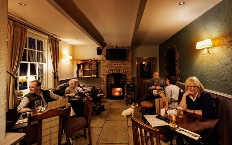 The Snug at The Knot Inn 768x480